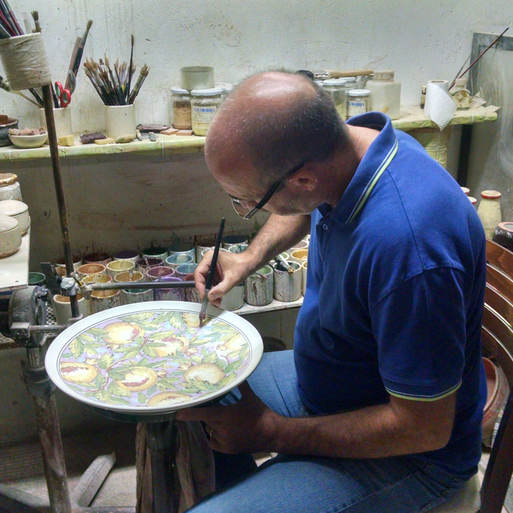 It's so fun to see the artists at work on Italian ceramics!