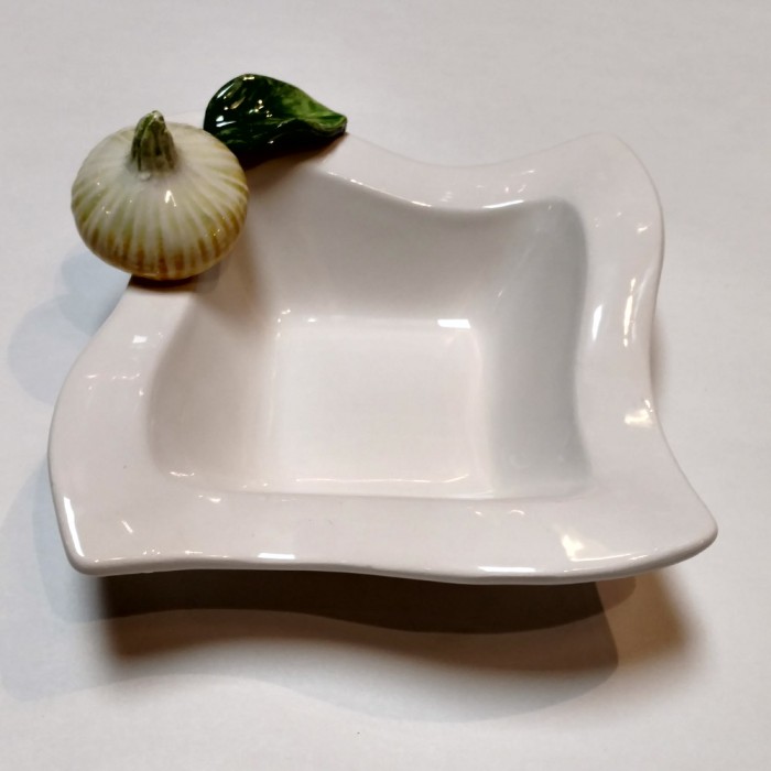 Small Square Bowl with Onion - Image 2